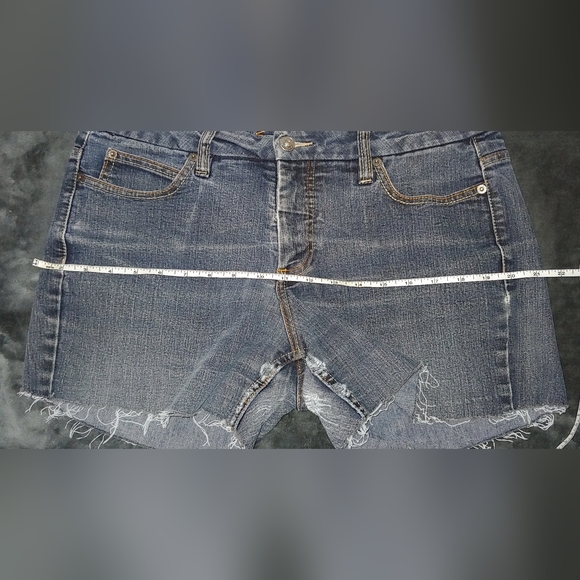 SANTANA JEANS Cut Off Shorts - Picture 5 of 7